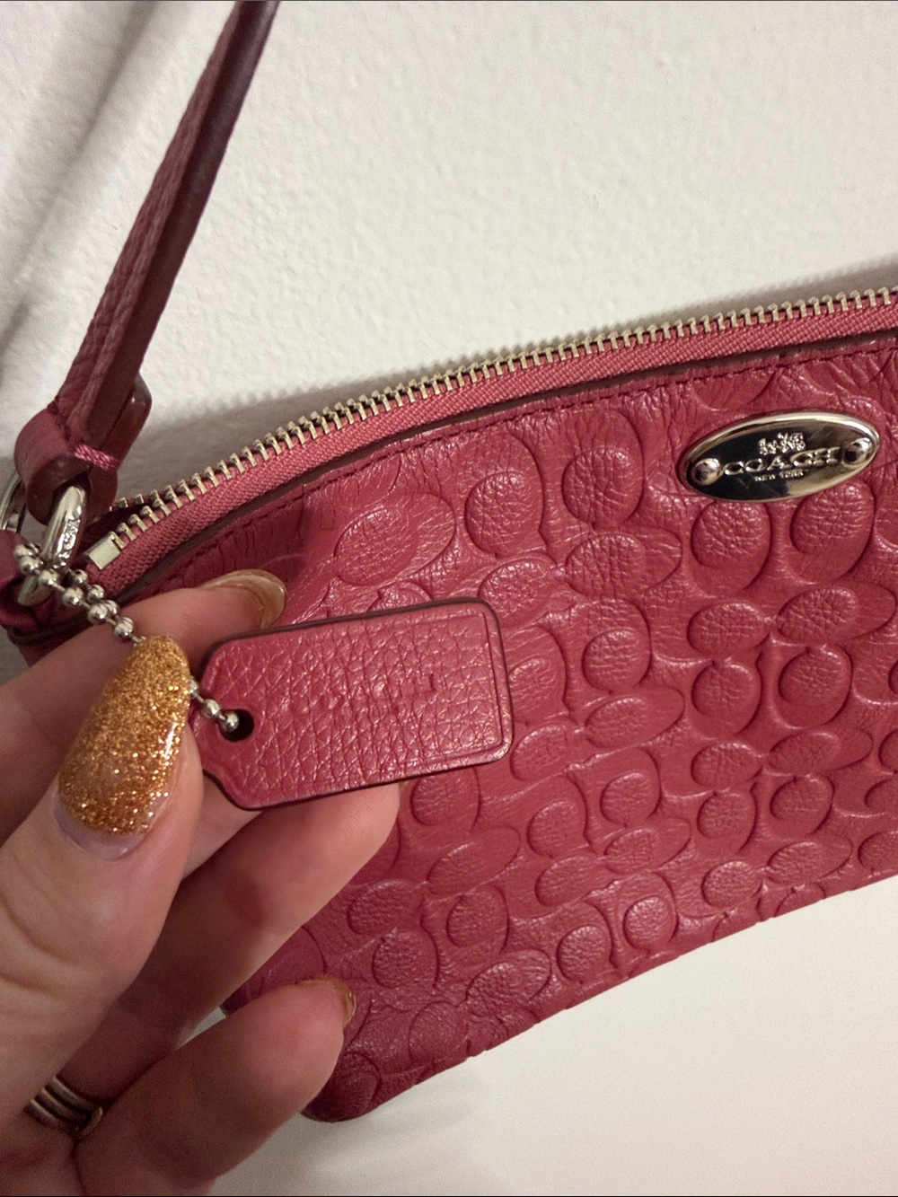 Coach Pebbled embossed Signature large Wristlet in pink - Picture 3 of 10